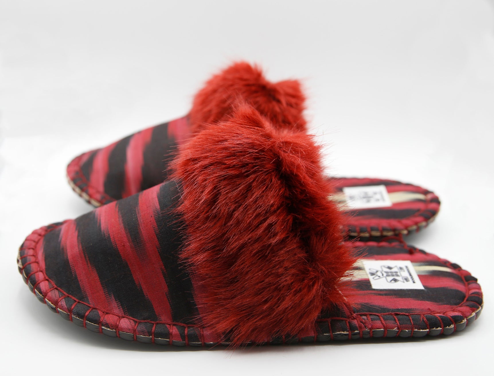 Carmine Ikat Black Kosy primaire